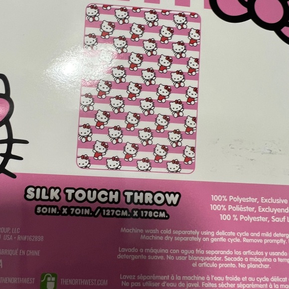 Hello Kitty Blanket - Picture 3 of 3